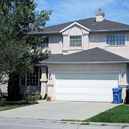 Brother Li Homestay YYC Екстериор снимка