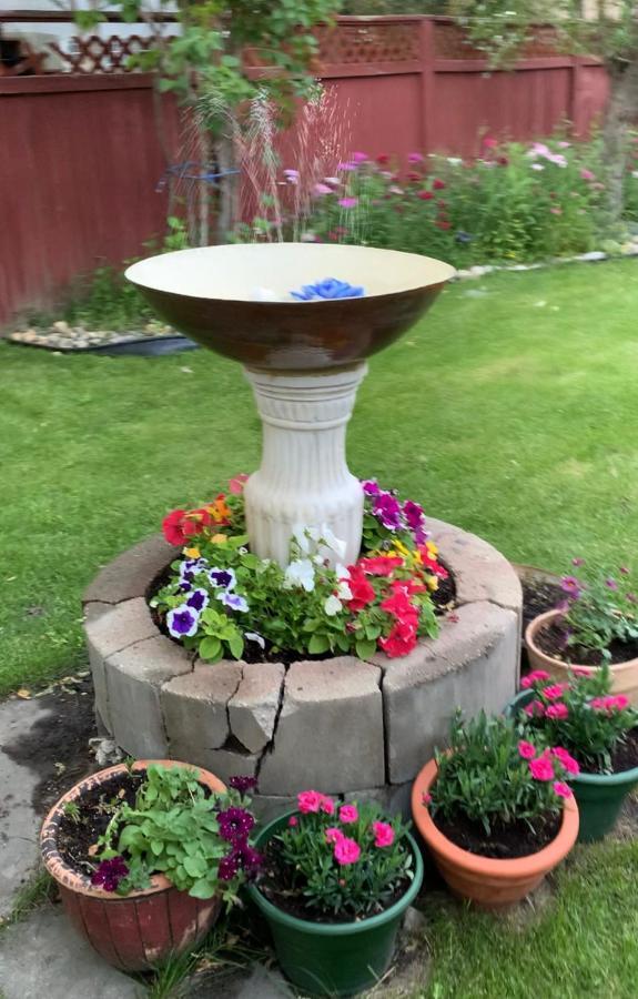 Brother Li Homestay YYC Екстериор снимка