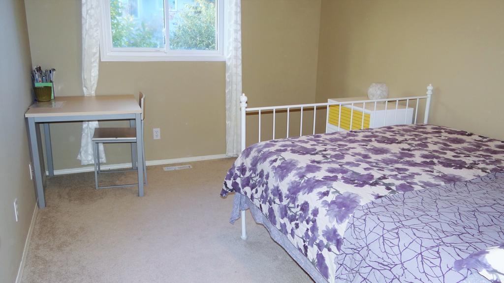 Brother Li Homestay YYC Екстериор снимка