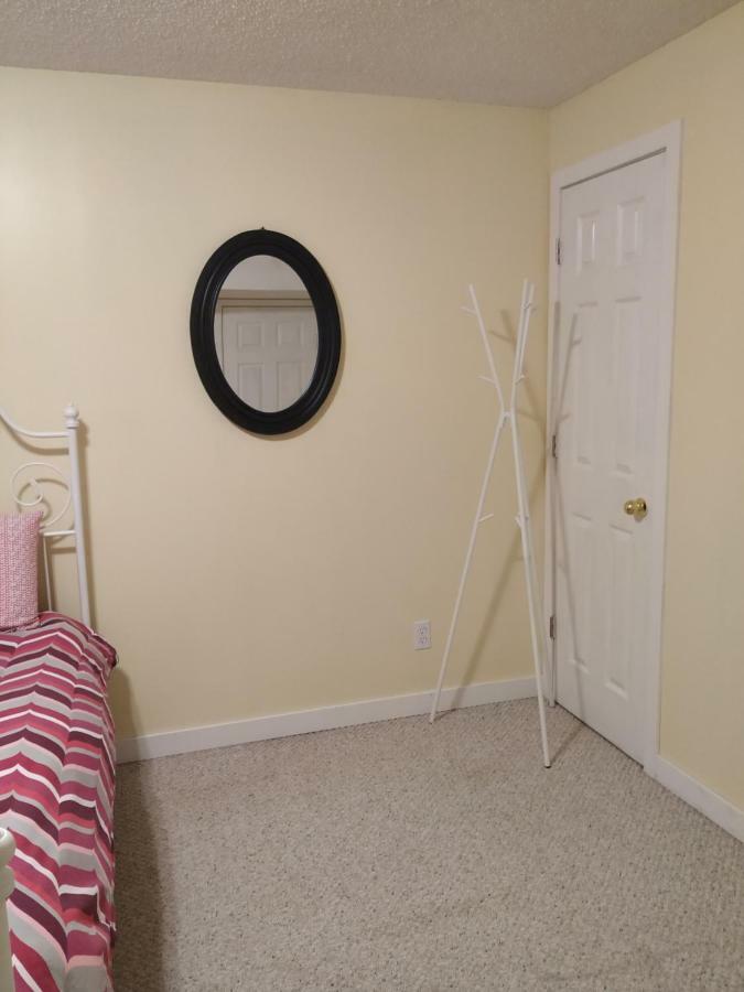 Brother Li Homestay YYC Екстериор снимка